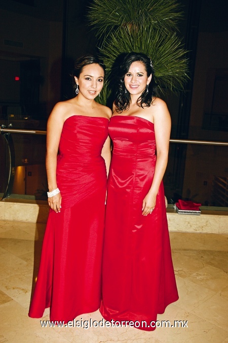 ASISTEN A RECEPCIÓN Alida Villarreal e Inglaterra Esparza, se divirtieron en la boda de Faleh y Karla.