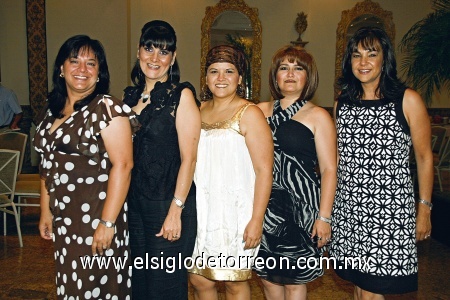 ACOMPAÑAN A SAMANTHA AleMontalvo, Mónica Borrego, Diana Castañeda,Marcela Borrego y Laura Borrego, quienes la pasaron de lomejor durante la despedida.