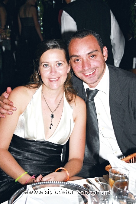 BANQUETE NUPCIAL Selene González y Jorge del Bosque, acompañando a sus amigos Estefanía y Sergio durante su boda.