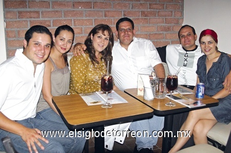 COMPARTIENDO Adán y Cinthia,Yaneth yHoracio, Julián yRocío, pasando una amena tarde de esparcimiento.
