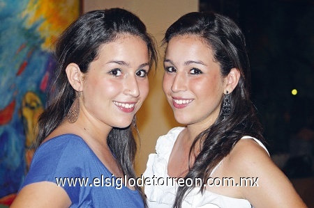 SE DIVIERTEN Las hermanas Sara y Sofía Garza, la pasaron de lo mejor en la fiesta de Jaquelin Silva.