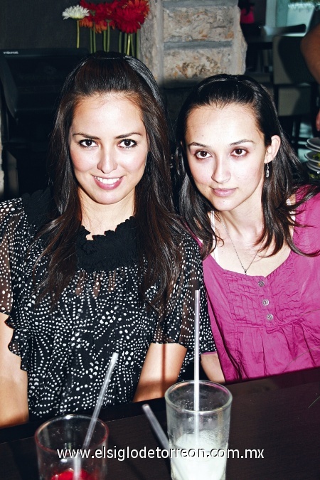 Selene González y Anna Aguiñaga.