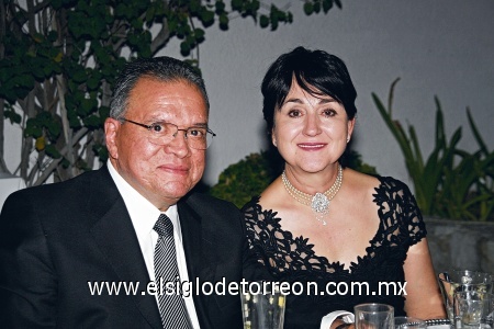 De Chihuahua. Sergio Granados y Ema Saldaña de Granados.