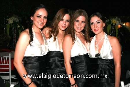 Damas. Lorena Madrazo, Tanne Ganem, Natalia García y Marce Silva.