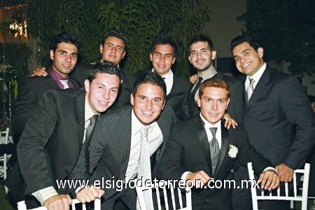 De gala. René Venegas, Fernando Segovia, Ramiro Martínez, Paco Sánchez, Luis Rodríguez, Ernesto Venegas, Pepe Castro y Roberto Ayala.