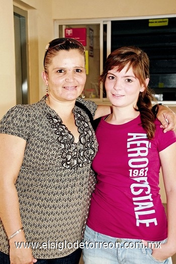 30082009 Katia Camacho y Mayra Jalife.