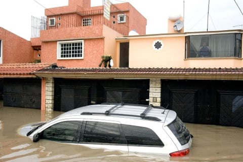 Hasta el momento la zona más afectada por las inundaciones es el área conocida como Valle Dorado, en el municipio de Tlanepantla, en el Estado de México, donde la ruptura de un canal subterráneo de desagüe que venía de Ciudad de México ha afectado a unas tres mil personas, muchas de las cuales han tenido que ser evacuadas.