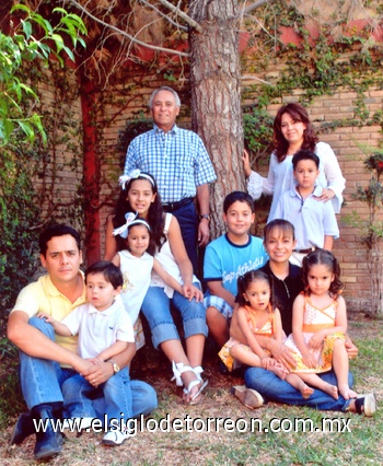 06092009 Familias: Gómez Vidaña, Acuña Gómez y Albéniz Gómez, captados recientemente en una grata reunión familiar.