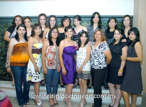 06092009 Acompañan a Érika en su fiesta: Fabiola, Sandra, América, Ivonne, Perla, Lizeth, Abril, Teresita, Viridiana, Mary, Marcela, Karol, Karen, Lolis, Dalia y Estefanía.
