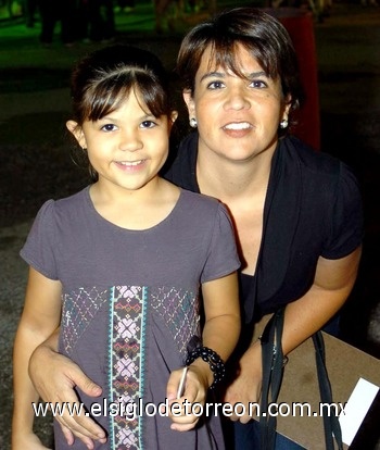 03092009 Mariana Jardón con su mamá, Mariana Hinojosa.