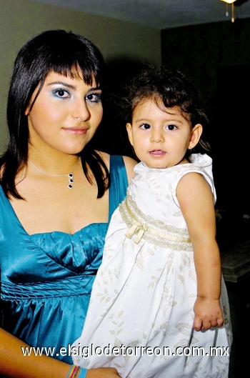 06092009 Kitzia Gabriela Quintero Paredes lució muy linda en su fiesta de un año de vida.