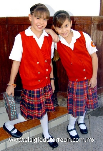 01092009 Muy lindas posaron Gaby Mendoza y Kenia Chávez.