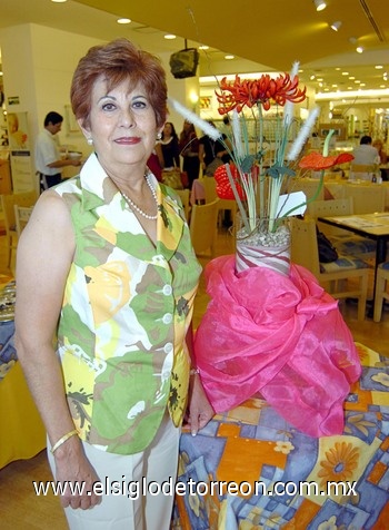 01092009 Leticia Isabel Enríquez Garza festejó recientemente su jubilación.