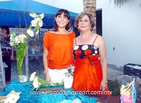 02092009 Brenda Zúñiga en su despedida  junto a Marisela Campillo.