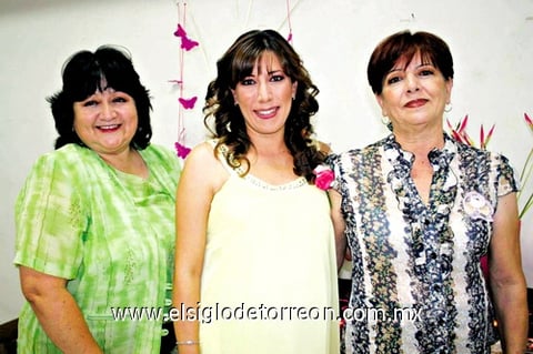 06092009 Margarita de Trujillo junto a las organizadoras de su fiesta de canastilla.