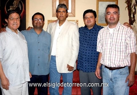 01092009 Pbro. Zeferino de Jesús en su cumpleaños junto a los sacerdotes Pedro Pérez, Pedro Casillas, Juan Arzola y Emiliano Salas.