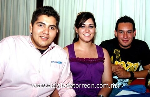 01092009 Armando Muñoz, Claudia Bustos y Fernando Estrello.