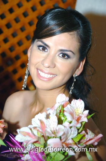 06092009 Muy bella lució Ing. Érika Yasmín Hernández Ríos, en su fiesta de despedida de soltera.