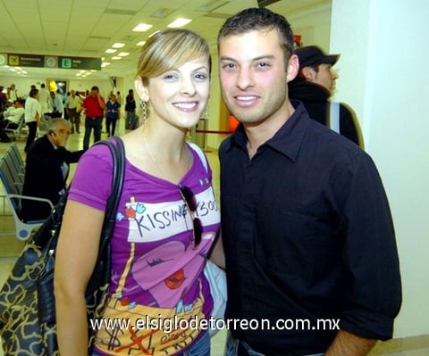 01092009 Alondra Izaguirre y Felipe Félix se fueron con destino a Chihuahua.