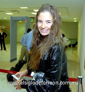 01092009 La cantante Patty Lu momento antes de abordar su avión que la llevaría de regreso a la Ciudad de México.