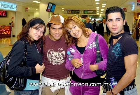 01092009 Priscila, Gerardo, Ana y Daniel regresaron a la Ciudad de México.