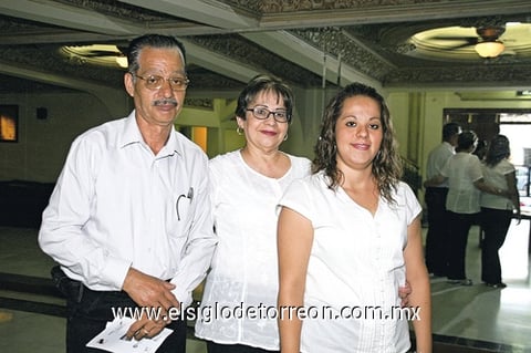 06092009 Óscar Alfonso Lozano Ríos, María Margarita Pámanes de Lozano y Alejandra Margarita Lozano Pámanes.
