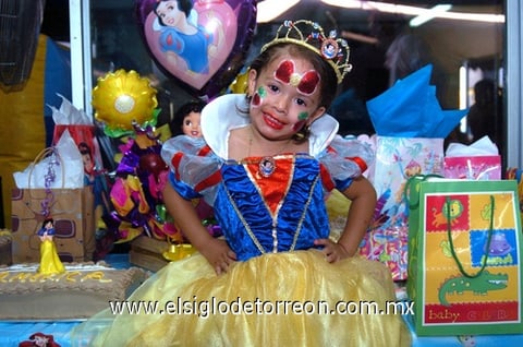 07092009 América Analí García Vázquez celebró como princesa sus tres años de edad.