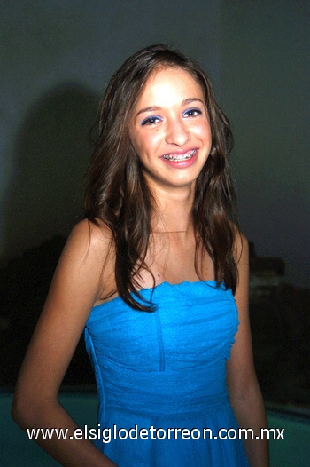 05092009 Andrea de la Garza aguiñaga celebró muy contenta sus quince años.