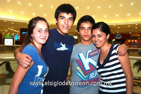 07092009 Marifer Ramírez, Víctor Arreola, Noé Martínez y Magda Morato.