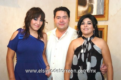 05092009 Mariana Mendoza fue festejada en su cumpleaños por Miguel Mendoza e Ivonne de Mendoza.