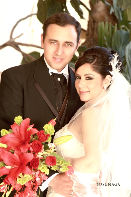 Srita. Heidi Loami Moreno Rodríguez y Sr. Rogelio Ollervides Monterde, contrajeron nupcias en la parroquia Los Ángeles, el pasado 25 de julio de 2009, a las 18:00 horas. 

Susunaga Fotografía