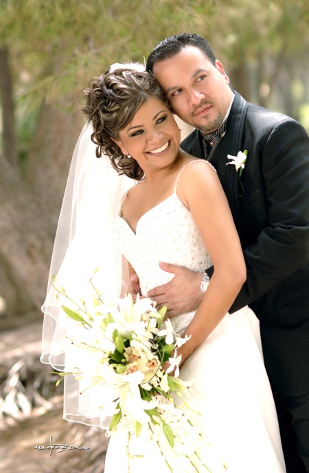 Lic. Cristina Esmeralda Ortega Acosta e Ing. Ramón Alberto Sánchez Bujama, contrajeron sagrado matrimonio el 18 de julio de 2009, en la parroquia de Los Ángeles, en punto de las 18:00 horas.

Maqueda Fotografía
