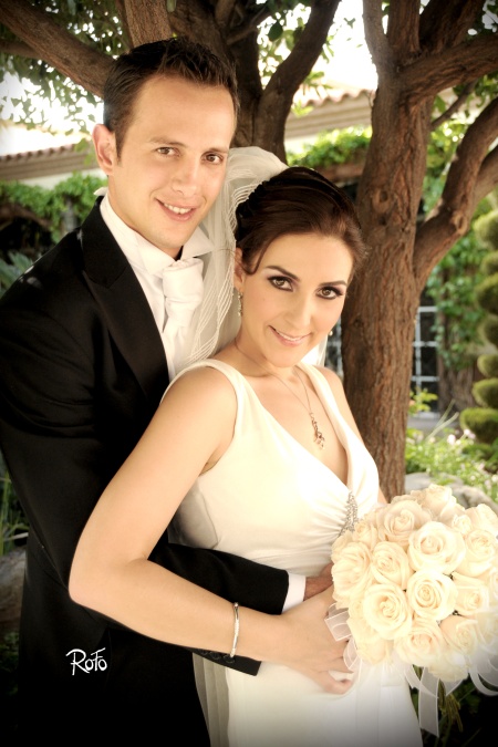 Con una bella ceremonia religiosa, unieron sus vidas en sagrado matrimonio, Srita. Marcela Muñoz Gallegos y Sr. Cristian Wolff Estrada, en la parroquia Los Ángeles, el diez de julio de 2009, en punto de las 19:30 horas.

Rofo Fotografía