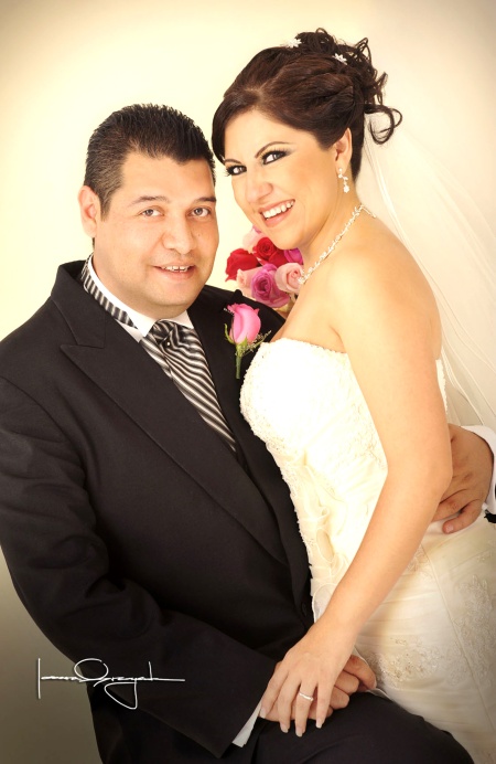Unieron sus vidas en sagrado matrimonio, Srita. Guadalupe Sánchez Rodríguez y Sr. Sergio Blanco Dorado,
en la iglesia de San Pedro Apóstol, el 18 de julio de 2009, en punto de las 17:45 horas. 

Estudio Laura Grageda