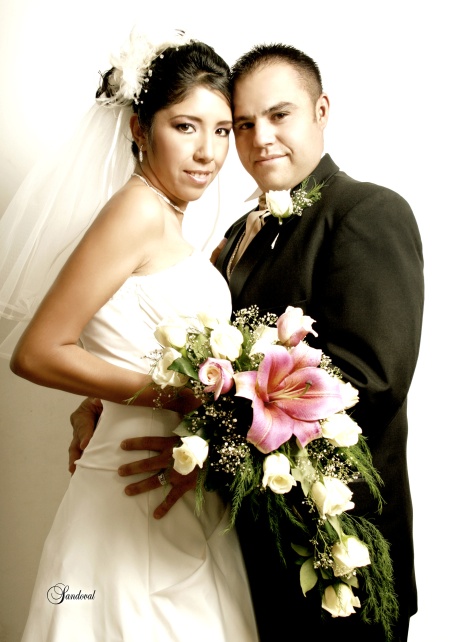 En la iglesia del Inmaculado Corazón de María, unieron sus vidas, Srita. Claudia Marcela Padilla Cerda
y Sr. Martín Martínez Reyes, e l25 de julio de 2009, a las 18:00 horas. 

Sandoval Fotografía