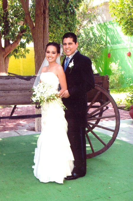 CP. Mayra Cecilia Cruz Ramírez e Ing. Federico Esau Vega Guerrero, unieron sus vidas ante Dios, el 25 de julio de 2009, en la iglesia de San José, en punto de las 19:00 horas.