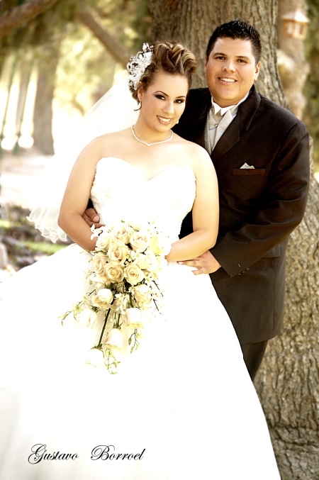 Contrajeron sagrado matrimonio, Srita. Rosa Guadalupe Salinas Romero y Sr. Onasis Édgar Gómez González, en la iglesia de San Pedro Apóstol, el 24 de julio de 2009 a las 20:30 horas. 

Gustavo Borroel Fotografía 