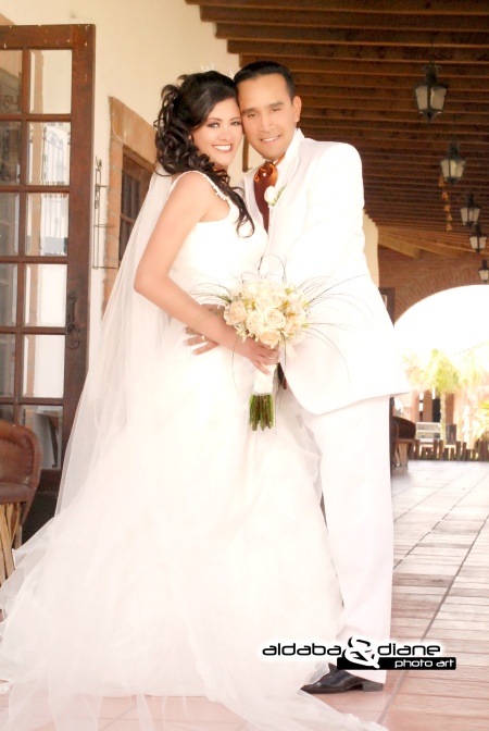 Lic. Érika Montserrat López Martínez e Ing. Juan Manuel Barrientos Pérez, unieron sus vidas en sagrado matrimonio, en la iglesia de San Pedro Apóstol, el 25 de julio de 2009, en punto de las 14:00 horas. 

Aldaba & Diane Photo Art