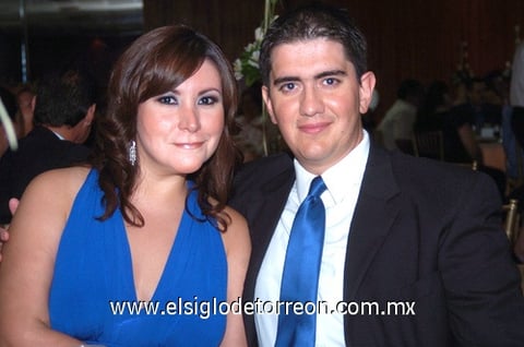 07092009 Elizabeth Corona y Luis Gerardo Aguiñaga, asistieron a una recepción nupcial.