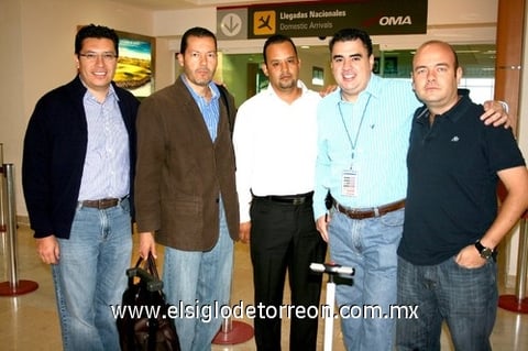 11092009 México. Luis García, Mario Vázquez, Alejandro Ruiz, Felipe Silva y Gabriel Sánchez, llegaron a La Laguna.