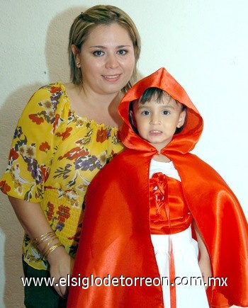 09092009 Gisela Salazar junto a su pequeña María Fátima Terrazas Salazar, quien cumplió tres años de edad recientemente.