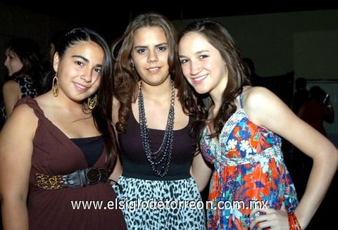 09092009 Isabel Torres, Paola de la Peña y Andrea Rodríguez.