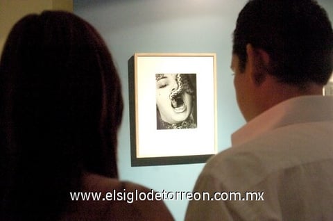10092009 Interesantes imágenes de la artista Graciela Iturbide pudo apreciar la concurrencia. EL SIGLO DE TORREÓN/JESÚS HERNÁNDEZ