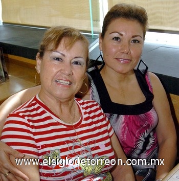 09092009 Alicia Sáenz de Urrutia y Paty Urrutia de Martínez.