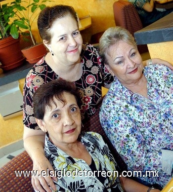 09092009 Amigas. Lourdes S. de Hayakawa, Gloria de López y Martha Galán de Flores.