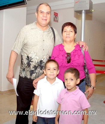 09092009 La familia Saavedra Hernández se fue de viaje al Distrito Federal.