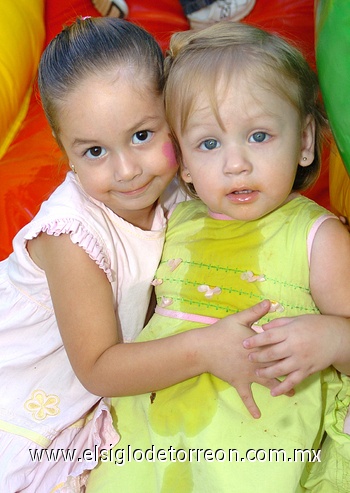 14092009 Emiliana y Julia Ivanna Hernández.