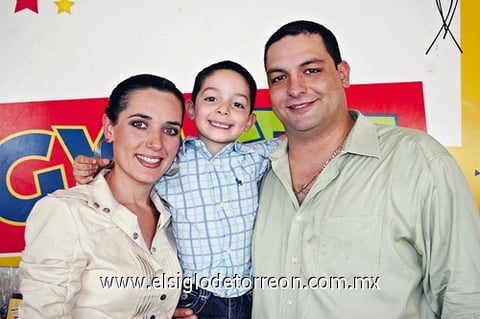 14092009 Berenice Ramírez de Jaidar y Vidal Jaidar López festejaron a su hijo Vidal Jaidar Ramírez al cumplir cuatro años de vida.