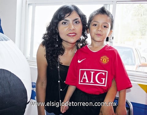 14092009 Gaby Vázquez festejó a su pequeño Cristian Tinajero Vázquez al cumplir cinco años de edad.
