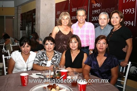 13092009 Claudia de Ramírez, Estela de Morales, Rosy de Morales, Diana de Flores, Gloria de Martínez, Sergio Martínez, Jorge Aragón y Bety de Aragón.